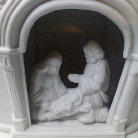 Vintage Porcelain Ceramic Nativity Scene Light Up White Christmas 8" - Picture 12 of 13